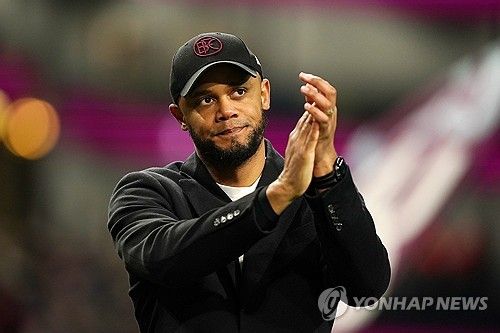 독일 매체 TZ가 28일(한국시간) 뮌헨 부임이 유력한 콤파니 감독이 현재 선수단 내에서 저평가받는 선수들에게 기회를 주려고 한다면서 다요 우파메카노에게 기회를 주려 한다고 전했다.&nbsp;다음 시즌 주전 경쟁에 집중하겠다고 말한 김민재에게는 부정적인 소식이다. 연합뉴스 