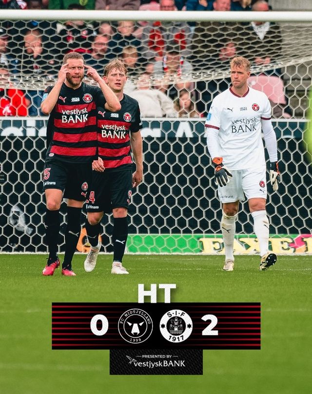 미트윌란은 27일 덴마크 헤르닝에 위치한 MCH 아레나에서 열린 실케보르와의 덴마크 수페르리가 챔피언십라운드 최종전서 3 대 3 무승부를 거뒀다. 같은 시간 승점이 같았던 선두 브뢴비가 최종전에서 패하면서 미트윌란이 선두 자리에 올라 이번 시즌 덴마크 수페르리가 챔피언으로 등극했다. 이번 시즌 리그에서 12골 4도움을 올리며 팀의 역전 우승에 일조한 조규성은 데뷔 시즌에 리그 챔피언으로 등극하자 믿기 어렵다는 반응을 보였다. 미트윌란 SNS