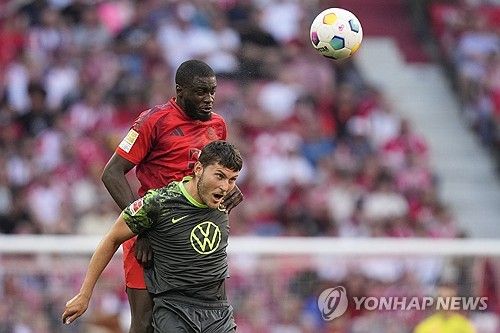 독일 매체 TZ가 28일(한국시간) 뮌헨 부임이 유력한 콤파니 감독이 현재 선수단 내에서 저평가받는 선수들에게 기회를 주려고 한다면서 다요 우파메카노에게 기회를 주려 한다고 전했다.&nbsp;다음 시즌 주전 경쟁에 집중하겠다고 말한 김민재에게는 부정적인 소식이다. 연합뉴스 