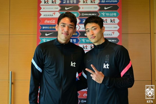 주축 선수들의 이탈은 새로운 얼굴들에게는 기회다. 6월 A매치 기간 열리는 2026 국제축구연맹(FIFA) 북중미 아시아지역 2차 예선 5차전과 6차전을 앞두고 공개된 소집 명단에는 국가대표팀에 최초 발탁된 선수가 일곱 명이나 있다. 이들 중 조규성과 김민재, 설영우가 빠진 자리에서 기회를 받을 선수들이 몇몇 존재한다. 사진 대한축구협회