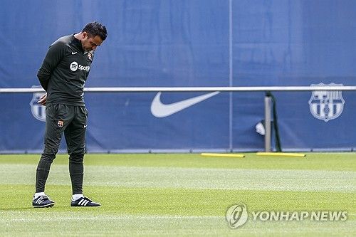스페인 매체 아스가 28일(한국시간) 바르셀로나로부터 경질된 사비 감독과 그츼 사단 8명의 위약금이 단돈 300만유로(약 44억원)에 불과했다고 전했다.&nbsp;사비는 자진 사퇴 의사를 밝혔다가 구단의 만류로 잔류를 선택했다. 하지만 구단이 다시 사비의 인터뷰에 분노하면서 경질을 결정했다. 연합뉴스
