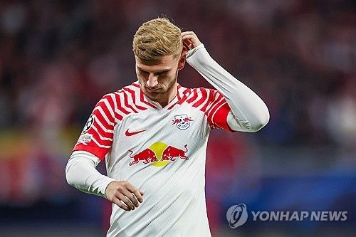 토트넘이 29일(한국시간) 공식 홈페이지를 통해 티모 베르너를 한 시즌 더 임대 영입하기로 했다고 발표했다.&nbsp; 베르너는 지난 1월 토트넘에 임대 이적한 데 이어 1년 더 북런던에 남아 손흥민과 함께 한다. 완전 이적 옵션도 포함돼 있으며 최대 1600만유로의 이적료가 든다. 연합뉴스