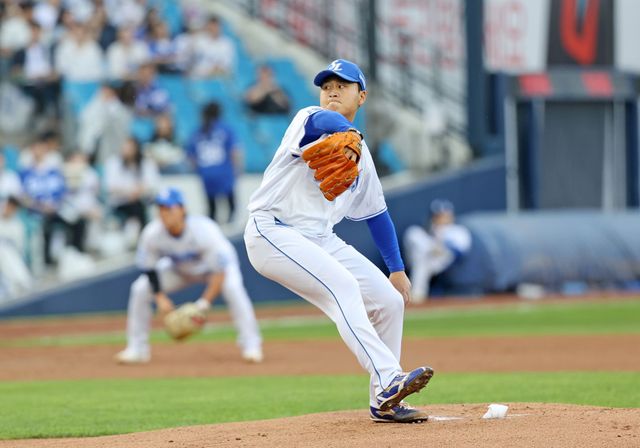 29일 대구삼성라이온즈파크에서 열린 2024 신한 SOL Bank KBO리그 키움 히어로즈와 삼성 라이온즈의 경기, 키움이 장단 18안타가 터진 타선을 앞세워 11-5 승리를 거뒀다. 삼성 선발 이승현이 공을 힘차게 던지고 있다. 삼성 라이온즈