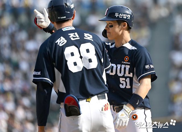 두산 베어스 조수행이 경기 중 안타를 친 뒤 세리머니하고 있다. 엑스포츠뉴스 DB