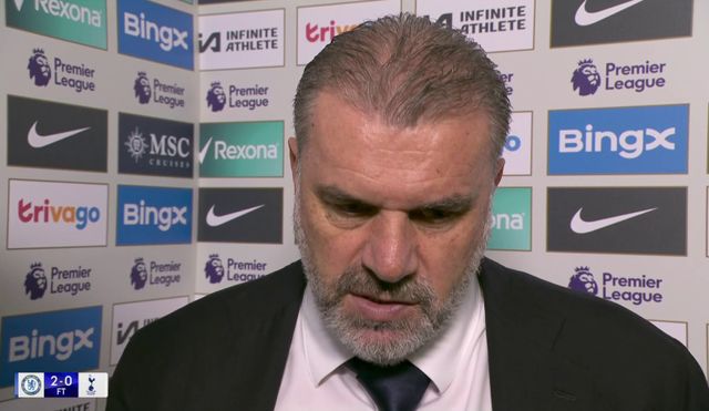 토트넘 홋스퍼는 3일 영국 런던에 위치한 스탬퍼드 브리지에서 열린 첼시와의 잉글리시 프리미어리그 26라운드 순연 경기에서 0 대 2로 패했다. 이날 손흥민이 선발로 나와 풀타임을 소화했으나 토트넘은 세트피스 상황에서 2골을 내주며 고개를 숙였다. 경기 후 토트넘을 이끄는 안지 포스테코글루 감독은 인터뷰 도중 대화를 나누던 기자를 비꼬는 등 날카로운 반응을 보이면서 눈길을 끌었다. 스카이스포츠 SNS