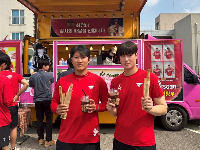 왼쪽부터 최현석, 박성빈. SSG 랜더스 제공