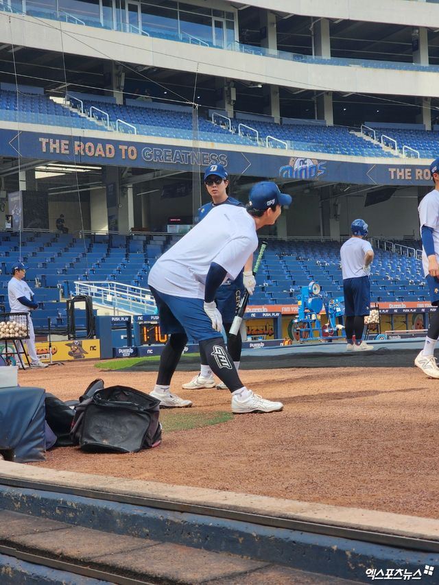 ​​김휘집은 30일 창원 NC파크에서 열릴 '2024 신한 SOL Bank KBO 리그' KIA 타이거즈와 주중 3연전 마지막 경기를 앞두고 트레이드로 키움을 떠나 NC로 이적했다. NC는 김휘집을 얻는 대신 내년 신인드래트프 1순위, 3순위 지명권을 얻었다. 키움 대구 숙소를 떠나 곧장 창원에 온 김휘집은 곧장 9번타자 유격수로 선발 출전한다. 창원, 박정현 기자