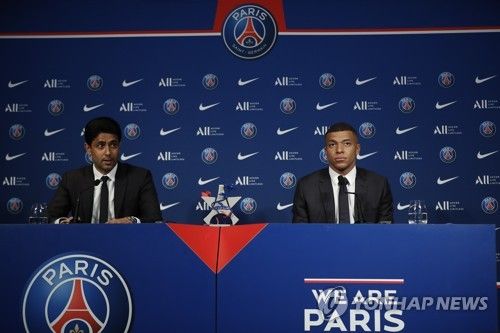 2022년 5월 PSG는 킬리앙 음바페와 2025년까지 3년 재계약을 발표한다. 하지만 2년 뒤, 이 계약은 2+1 계약으로 밝혀졌고 음바페는 2023년 6월 1년 계약 연장을 하지 않겠다고 구단에 서면 통보하면서 레알 마드리드행을 결정한다. 연합뉴스