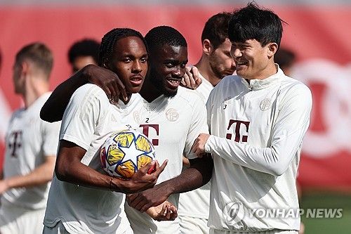 프랑스 언론 르퀴프가 30일(한국시간) 어려운 시즌을 보낸 우파메카노가 이번 여름 뮌헨을 떠날 수 있으며 프리미어리그의 관심을 받고 있다고 전했다.&nbsp;우파메카노는 올 시즌 뮌헨에서 가장 어려운 시간을 보내며 주전 경쟁에서 밀렸다. 연합뉴스