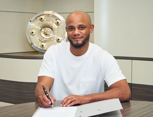 독일 최고 명문 바이에른 뮌헨에서 뛰는 김민재가 30일 38살의 젊은 감독 뱅상 콤파니를 사령탑으로 임명했다. 그런 가운데 독일 최고 축구전문지 키커는 뮌헨이 300억원을 받는 고액 연봉자 정리에 들어갔다면서 대상은 총 6명이라고 소개했다. 요수아 키미히, 레온 고레츠카, 킹슬리 코망, 시르주 그나브리, 다요 우파메카노, 레리오 자네 등이 해당 선수들로 꼽히며 김민재는 포함되지 않은 것으로 보인다. 김민재는 다음 시즌 콤파니 감독 체제에서 주전을 위한 도전을 계속하게 됐다. 바이에른 뮌헨