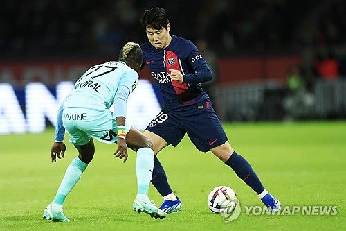 리그1 사무국이 지난 30일(한국시간) 공식 사회관계망서비스(SNS) 채널을 통해 2023-2024시즌 리그1 올해의 골 후보를 선정해 발표했다.&nbsp; PSG에서 이강인과 음바페가 각각 올해의 골 후보로 선정됐다.&nbsp; 후보로 오른 이강인의 골은 지난해 11월 리그 11라운드 몽펠리에전에서 터진 그의 PSG 데뷔골이었다. 당시 그는 2022 항저우 아시안게임에서 복귀한 뒤 치른 세 번째 리그 경기였다.&nbsp;연합뉴스