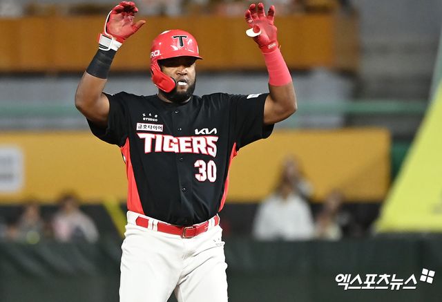 소크라테스는 30일 창원 NC파크에서 열린 '2024 신한 SOL Bank KBO 리그' NC 다이노스와 주중 3연전 마지막 경기에서 5번타자 중견수로 선발 출전. 9회초 쐐기포를 쳐 팀 승리에 힘을 보탰다. 엑스포츠뉴스 DB