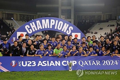 일본 23세 이하(U-23) 축구대표팀이 4일 카타르 도하 자심 빈 하마드 경기장에서 열린 2024 아시아축구연맹(AFC) U-23 아시안컵 결승에서 우즈베키스탄을 1-0으로 누르고 2016년에 이어 이 대회 통산 두 번째 우승을 차지했다. 일본과 우즈베키스탄, 이라크가 아시아를 대표해 오는 7월 파리 올림픽 남자축구 본선에 참가하며, 신태용 감독이 이끄는 인도네시아는 9일 아프리카 기니와의 플레이오프에서 이기면 올림픽 출전이 확정된다. 연합뉴스