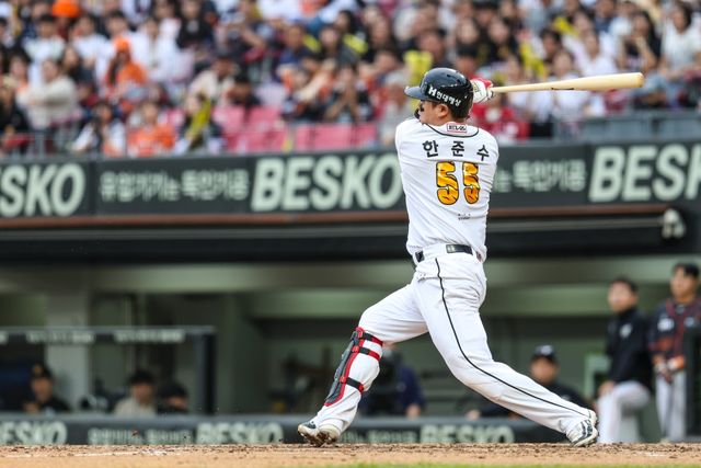 KIA 타이거즈 한준수가 4일 광주-KIA챔피언스필드에서 열린 2024 신한 SOL Bank KBO리그 한화 이글스와의 시즌 5차전에 8번타자 겸 포수로 선발 출전해 4타수 3안타 3타점을 기록하면서 팀의 10-2 승리에 기여했다. KIA 타이거즈 제공