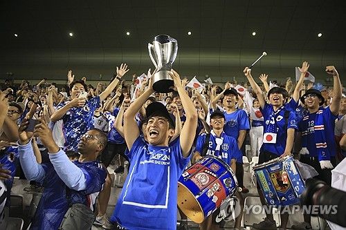 일본 23세 이하(U-23) 축구대표팀이 4일 카타르 도하 자심 빈 하마드 경기장에서 열린 2024 아시아축구연맹(AFC) U-23 아시안컵 결승에서 우즈베키스탄을 1-0으로 누르고 2016년에 이어 이 대회 통산 두 번째 우승을 차지했다. 일본과 우즈베키스탄, 이라크가 아시아를 대표해 오는 7월 파리 올림픽 남자축구 본선에 참가하며, 신태용 감독이 이끄는 인도네시아는 9일 아프리카 기니와의 플레이오프에서 이기면 올림픽 출전이 확정된다. 연합뉴스