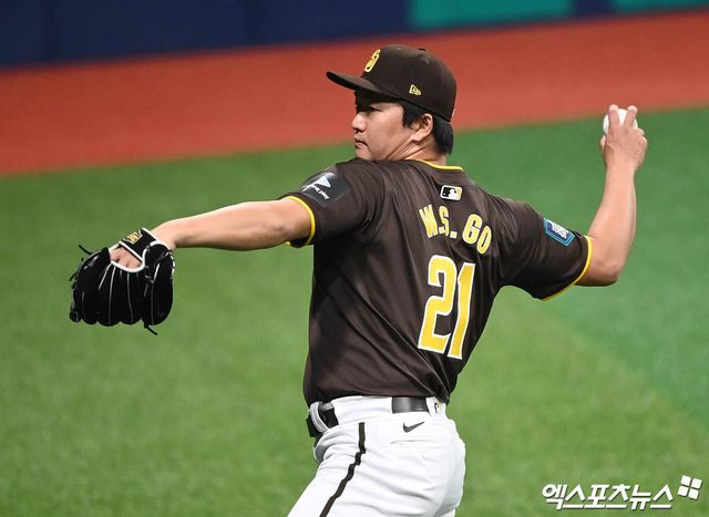 고우석은 한국시간 4일 샌디에이고와 마이애미의 4대1 트레이드 명단에 포함됐다. 트레이드가 최종 승인되면, 마이애미 유니폼을 입게 된다. 일본 언론도 고우석의 거취를 주목하고 있다. 고우석이 지난해 2023 월드베이스볼클래식을 앞두고 인터뷰 중 오타니 쇼헤이를 언급한 내용을 다시 끄집어냈다. 엑스포츠뉴스 DB