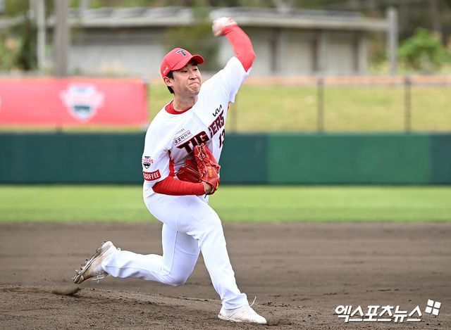 5일 광주-KIA챔피언스필드에서 열릴 예정이었던 2024 신한 SOL Bank KBO리그 한화 이글스와 KIA 타이거즈의 시즌 6차전이 우천취소됐다. 이날 아침부터 광주 지역에 많은 양의 비가 내렸고, 오전 11시 5분 우천취소 발표가 나왔다. 한화는 류현진을 선발로 내세울 예정이었고, KIA는 윤영철에게 선발 중책을 맡긴 상황이었다. 엑스포츠뉴스 DB