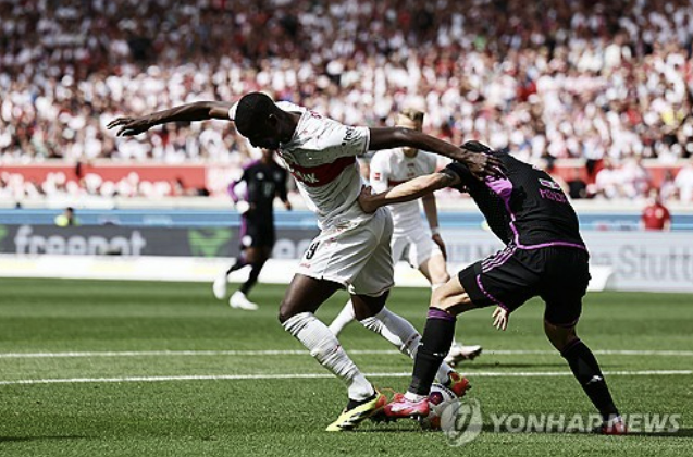 독일 분데스리가에서 모처럼 의미 있는 코리안 더비가 이뤄졌다. 정우영은 5일 독일 슈투트가르트 메르세데스-벤츠 아레나에서 열린 2023-2024 독일 분데스리가 32라운드 바이에른 뮌헨과의 홈 경기에서 후반 38분 역전 결승포를 터트리며 슈투트가르트의 3-1 승리를 이끌었다. 정우영의 이번 시즌 첫 골이기도 했다. 원정팀 뮌헨에선 수비수 김민재가 풀타임을 뛰었다. 연합뉴스