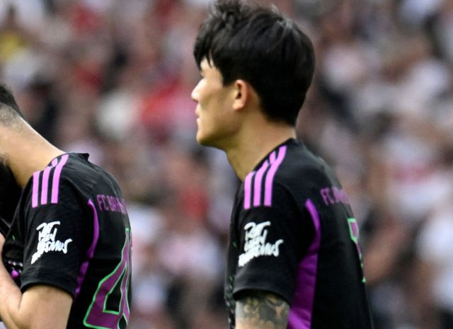 독일 분데스리가에서 모처럼 의미 있는 코리안 더비가 이뤄졌다. 정우영은 5일 독일 슈투트가르트 메르세데스-벤츠 아레나에서 열린 2023-2024 독일 분데스리가 32라운드 바이에른 뮌헨과의 홈 경기에서 후반 38분 역전 결승포를 터트리며 슈투트가르트의 3-1 승리를 이끌었다. 정우영의 이번 시즌 첫 골이기도 했다. 원정팀 뮌헨에선 수비수 김민재가 풀타임을 뛰었다. 연합뉴스