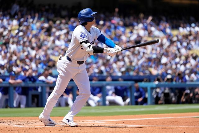 LA 다저스 오타니 쇼헤이가 6일 미국 캘리포니아주 로스엔젤레스에 위치한 다저스타디움에서 열린 2024 미국프로야구 메이저리그 애틀랜타 브레이브스와의 홈경기에 2번 지명타자로 선발 출전해 4타수 4안타 2홈런 3타점을 기록하면서 팀의 5-1 승리에 기여했다. AP 연합뉴스