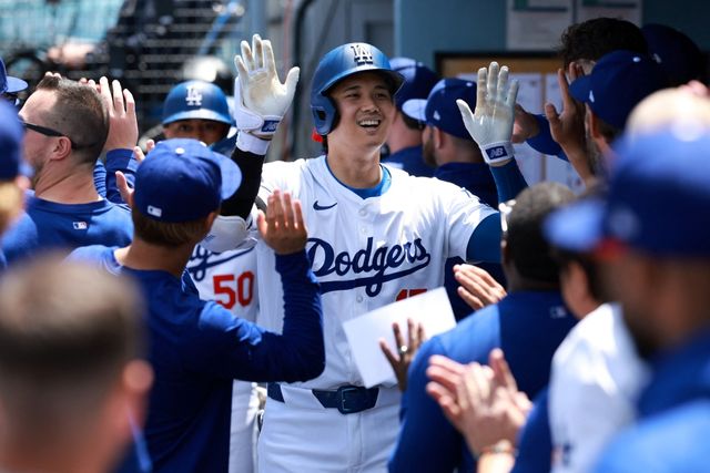 LA 다저스 오타니 쇼헤이가 6일 미국 캘리포니아주 로스엔젤레스에 위치한 다저스타디움에서 열린 2024 미국프로야구 메이저리그 애틀랜타 브레이브스와의 홈경기에 2번 지명타자로 선발 출전해 4타수 4안타 2홈런 3타점을 기록하면서 팀의 5-1 승리에 기여했다. USA투데이스포츠 연합뉴스