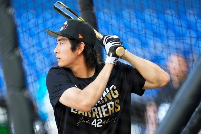 샌프란시스코 자이언츠 외야수 이정후가 6일 미국 펜실베이니아주 필라델피아의 시티즌스뱅크파크에서 열린 2024 미국프로야구 메이저리그 필라델피아 필리스와의 원정경기에 1번타자 겸 중견수로 선발 출전해 5타수 1안타를 기록했다. 시즌 타율은 0.246에서 0.244로 소폭 하락했다. AFP 연합뉴스