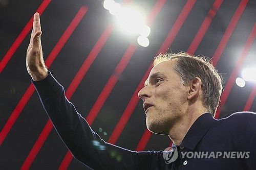 영국 스카이스포츠가 6일(한국시간) 바이에른 뮌헨이 에릭 턴하흐를 토마스 투헬 감독의 후임 감독 후보로 올리며 접촉을 시작했다고 전했다.&nbsp;앞서 맨체스터 유나이티드가 토마스 투헬 감독을 차기 감독 후보로 올리면서 두 팀의 감독 스왑딜 가능성이 제기된다. 연합뉴스