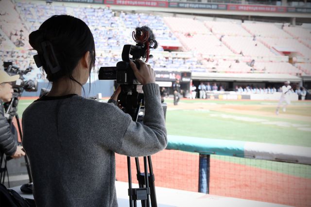 KT 위즈 유튜브를 담당하는 이디아스포츠 콘텐츠팀의 김하영 주임. KT 위즈 제공