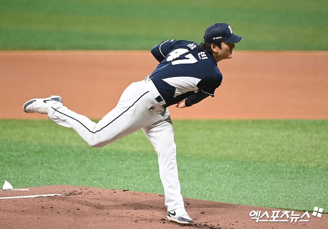 7일 오후 서울 구로구 고척스카이돔에서 열린 2024 신한 SOL Bank KBO리그 두산 베어스와 키움 히어로즈의 경기, 1회말 두산 선발투수 곽빈이 공을 힘차게 던지고 있다. 고척, 김한준 기자