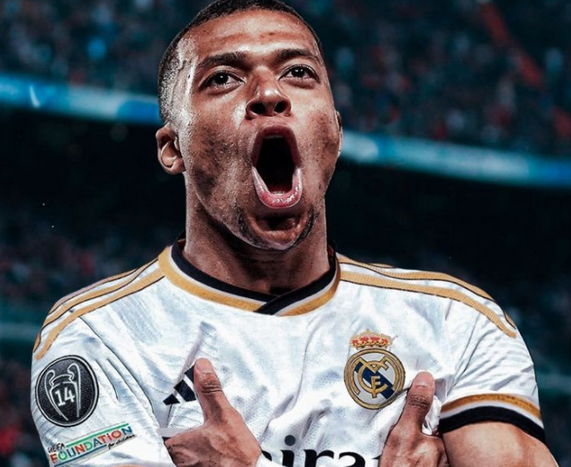 PSG(파리 생제르맹) 소속 공격수 음바페는 8일(한국시간) 프랑스 파리에 위치한 파르크 데 프랭스에서 열린 도르트문트와의 2023-2024시즌 유럽축구연맹(UEFA) 챔피언스리그 준결승 2차전 홈 경기에 선발 출전해 풀타임을 소화했으나 별다른 활약 없이 경기를 마쳤다. 경기 후 믹스드존(공동취재구역)에서 킬리앙 음바페(25)가 황당한 질문에 크게 불쾌함을 드러내며 퇴근했다. SNS