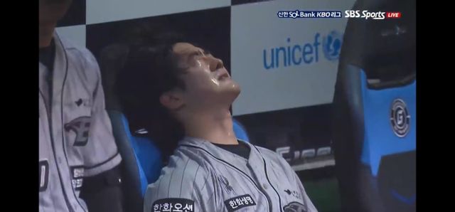 장지수는 9일 사직구장에서 열린 '2024 신한 SOL Bank KBO 리그' 롯데 자이언츠전에서 구원 등판. 1이닝 7실점 6자책점을 기록한 뒤 마운드를 떠났다. SBS Sports 중계화면 캡처