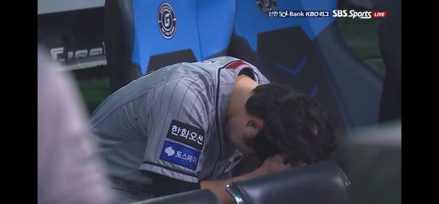  장지수는 9일 사직구장에서 열린 '2024 신한 SOL Bank KBO 리그' 롯데 자이언츠전에서 구원 등판. 1이닝 7실점 6자책점을 기록한 뒤 마운드를 떠났다. SBS Sports 중계화면 캡처