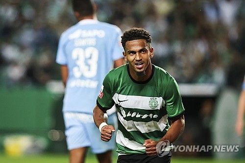 포르투갈 지역지 코레이루 다 마냐가 지난달 31일(한국시간) 스포르팅 CP 소속 공격수 마커스 에드워즈가 고향으로 돌아가 토트넘으로 복귀하고 싶다고 전했다.&nbsp;에드워즈는 토트넘 아카데미 출신으로 홈그로운이 가능하고 스포르팅 이적 당시 셀온 조항도 있어 금전적으로나 축구적으로 토트넘에 큰 이득이다. 연합뉴스