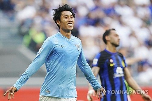 이적시장 전문 기자 파브리치오 로마노가 지난달 31일(한국시간) 크리스탈 팰리스가 다이치와 FA로 계약하는데 근접했다며 자신의 트레이드 마크인 Here we go를 띄웠다.&nbsp;다이치는 UEFA 유로파리그 우승을 차지했던 올리버 글라스너 감독과 재회하게 된다. 연합뉴스