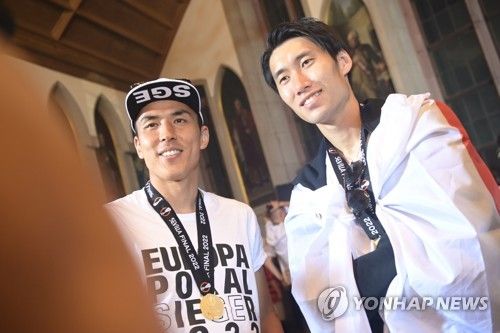 이적시장 전문 기자 파브리치오 로마노가 지난달 31일(한국시간) 크리스탈 팰리스가 다이치와 FA로 계약하는데 근접했다며 자신의 트레이드 마크인 Here we go를 띄웠다.&nbsp;다이치는 UEFA 유로파리그 우승을 차지했던 올리버 글라스너 감독과 재회하게 된다. 연합뉴스