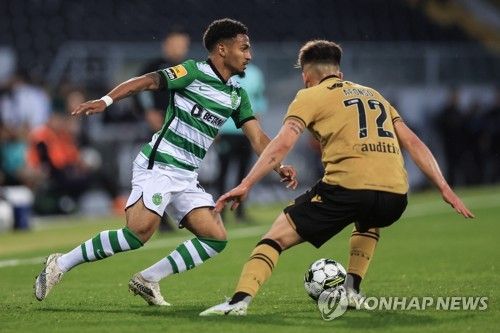 포르투갈 지역지 코레이루 다 마냐가 지난달 31일(한국시간) 스포르팅 CP 소속 공격수 마커스 에드워즈가 고향으로 돌아가 토트넘으로 복귀하고 싶다고 전했다.&nbsp;에드워즈는 토트넘 아카데미 출신으로 홈그로운이 가능하고 스포르팅 이적 당시 셀온 조항도 있어 금전적으로나 축구적으로 토트넘에 큰 이득이다. 연합뉴스