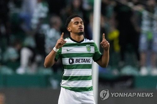 포르투갈 지역지 코레이루 다 마냐가 지난달 31일(한국시간) 스포르팅 CP 소속 공격수 마커스 에드워즈가 고향으로 돌아가 토트넘으로 복귀하고 싶다고 전했다.&nbsp;에드워즈는 토트넘 아카데미 출신으로 홈그로운이 가능하고 스포르팅 이적 당시 셀온 조항도 있어 금전적으로나 축구적으로 토트넘에 큰 이득이다. 연합뉴스