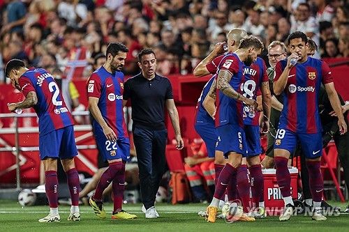 스페인 언론 아스가 지난달 30일(한국시간) 대한민국 축구 국가대표팀 감독직을 거절한 사비에게 맨유가 비공식적으로 접촉했다고 전했다.&nbsp;맨유는 에릭 턴하흐의 거취가 불분명한 가운데 새 감독 후보군을 추리는 것으로 보인다. 연합뉴스