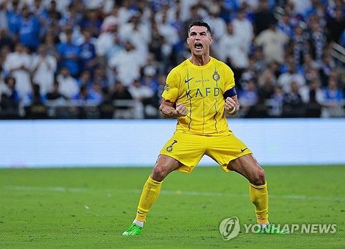 알나스르가 1일(한국시간) 사우디아라비아 제다에 있는 킹 압둘라 스포츠 시티 스타디움에서 열린 알힐랄과의 사우디 킹스컵 결승전에서 승부차기 끝에 패하며 준우승에 머물렀다.&nbsp;크리스티아누 호날두는 사우디 아바리아 이적 후 첫 트로피를 앞두고 승부차기 끝에 패하자 오열했다. 연합뉴스