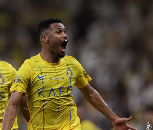 알나스르가 1일(한국시간) 사우디아라비아 제다에 있는 킹 압둘라 스포츠 시티 스타디움에서 열린 알힐랄과의 사우디 킹스컵 결승전에서 승부차기 끝에 패하며 준우승에 머물렀다.&nbsp;크리스티아누 호날두는 사우디 아바리아 이적 후 첫 트로피를 앞두고 승부차기 끝에 패하자 오열했다. 알나스르