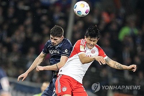 바이에른 뮌헨이 요나단 타와 개인합의를 마쳤다. 바이엘 레버쿠젠과 곧 협상에 돌입할 예정이다. 스카이스포츠 독일 소소속으로 뮌헨 소식을 전담하는 플로리안 플레텐베르크에 따르면 뮌헨은 타와 2029년까지 합의를 마쳤다. 레버쿠젠과도 곧 협상에 돌입할 예정이다. 타 영입 실패 시 대안도 이미 구했다. 첼시 왼발 센터백 리바이 콜윌과 접촉할 계획이다. 다음 시즌 명예 회복을 위해 센터백 보강 작업을 착실히 수행하고 있다. 연합뉴스