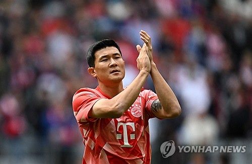 바이에른 뮌헨이 요나단 타와 개인합의를 마쳤다. 바이엘 레버쿠젠과 곧 협상에 돌입할 예정이다. 스카이스포츠 독일 소소속으로 뮌헨 소식을 전담하는 플로리안 플레텐베르크에 따르면 뮌헨은 타와 2029년까지 합의를 마쳤다. 레버쿠젠과도 곧 협상에 돌입할 예정이다. 타 영입 실패 시 대안도 이미 구했다. 첼시 왼발 센터백 리바이 콜윌과 접촉할 계획이다. 다음 시즌 명예 회복을 위해 센터백 보강 작업을 착실히 수행하고 있다. 연합뉴스