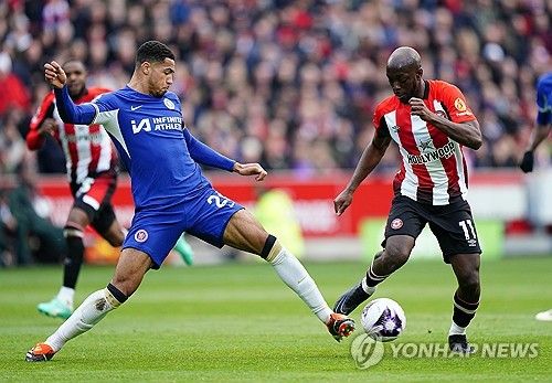 바이에른 뮌헨이 요나단 타와 개인합의를 마쳤다. 바이엘 레버쿠젠과 곧 협상에 돌입할 예정이다. 스카이스포츠 독일 소소속으로 뮌헨 소식을 전담하는 플로리안 플레텐베르크에 따르면 뮌헨은 타와 2029년까지 합의를 마쳤다. 레버쿠젠과도 곧 협상에 돌입할 예정이다. 타 영입 실패 시 대안도 이미 구했다. 첼시 왼발 센터백 리바이 콜윌과 접촉할 계획이다. 다음 시즌 명예 회복을 위해 센터백 보강 작업을 착실히 수행하고 있다. 연합뉴스