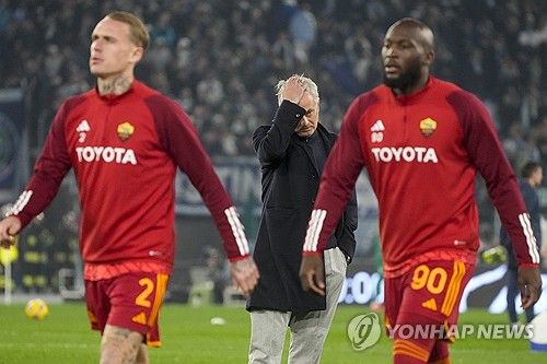 포르투갈 방송 RTP1이 10일(한국시간) 공개한 인터뷰에서 무리뉴는 자신을 경질한 AS로마를 공개 저격했다.&nbsp;지난 1월 갑작스럽게 경질된 무리뉴는 이후 페네르바체 감독이 됐고 로마를 공개 저격하기 시작했다. 연합뉴스