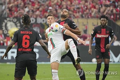 스카이스포츠 독일이 11일(한국시간) 요나단 타가 레버쿠젠에게 이번 여름 바이에른 뮌헨으로 가고 싶다고 알렸다고 전했다.&nbsp;타는 직접 뮌헨행을 원하고 있으며 레버쿠젠에 이를 알렸다. 그는 뮌헨과 이미 2029년까지 5년 계약에 합의했고 구단간 협상만 남아있다. 이제 타는 김민재와 주전 센터백을 두고 경쟁할 전망이다. 연합뉴스