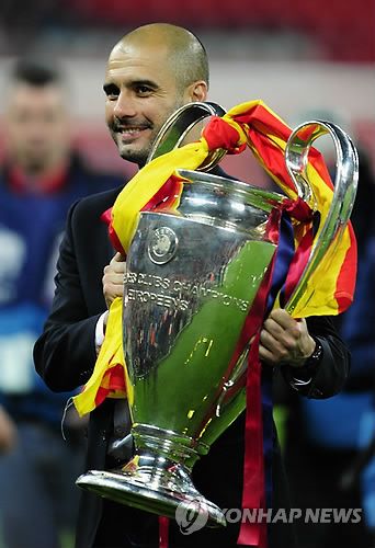 스페인 언론 마르카가 지난 10일(한국시간) 지로나에 있는 한 골프 클럽에서 진행된 레전드 트로피 대회에 참석한 과르디올라와의 인터뷰를 전했다. 과르디올라는 이날 인터뷰에서 바르셀로나로의 복귀 가능성에 대한 질문을 받자 그럴 일 없다며 일축했다.&nbsp;연합뉴스