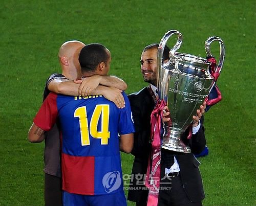 스페인 언론 마르카가 지난 10일(한국시간) 지로나에 있는 한 골프 클럽에서 진행된 레전드 트로피 대회에 참석한 과르디올라와의 인터뷰를 전했다. 과르디올라는 이날 인터뷰에서 바르셀로나로의 복귀 가능성에 대한 질문을 받자 그럴 일 없다며 일축했다.&nbsp;연합뉴스