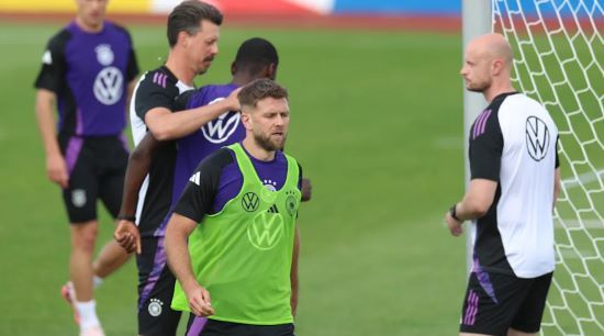 UEFA(유럽축구연맹) 2024 유럽축구선수권대회(유로 2024) 개최국이자 우승 후보로 꼽히는 독일 국가대표팀이 대회가 시작하기 전부터 마찰을 겪었다. 수비수 안토니오 뤼디거와 공격수 니클라스 퓔크루크가 훈련 중 다툼을 벌였다. 둘은 지난 2일 끝난 UEFA 챔피언스리그 결승에서 레알 마드리드(뤼디거)와 도르트문트(필크루크)로 나뉘어 몸싸움을 벌인 적이 있다. 빌트