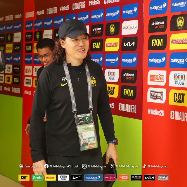 김 감독이 이끄는 말레이시아 축구 국가대표팀이 11일(한국시간) 말레이시아 쿠알라룸푸르에 있는 부킷 잘릴 국립경기장에서 열린 대만과의 2026 국제축구연맹(FIFA) 북중미(캐나다-미국-멕시코 공동 개최) 월드컵 아시아지역 2차 예선 D조 최종전에서 3-1로 승리했다.&nbsp;승리에도 2위 키르기스스탄을 제치지 못해 2차 예선에서 탈락한 말레이시아는 현재 김 감독의 경질 여론이 큰 상황이다. 김 감독은 말레이시아에 남고 싶다는 의사를 밝혔다. 연합뉴스
