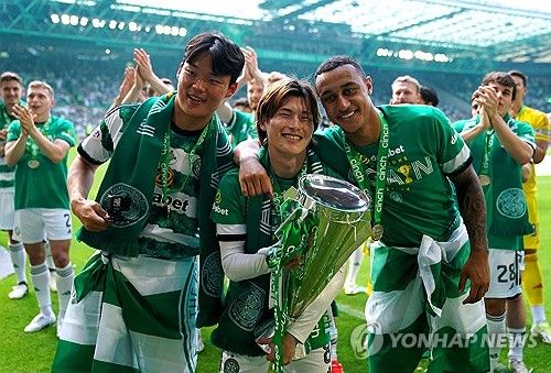 스코틀랜드 매체 데일리 레코드가 12일(한국시간) 셀틱에서 자리를 잃은 오현규가 벨기에 명문 팀 헹크로 이적할 수 있다고 전했다.&nbsp;헹크는 벨기에 명문팀으로 현재 손흥민, 박주호, 이진현 등을 지도했던 토르스텐 핑크 감독이 이끌고 있다. 연합뉴스